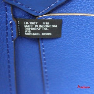 Bolso maxi Tote Kimberly, de Michael Kors, color cobalto.
