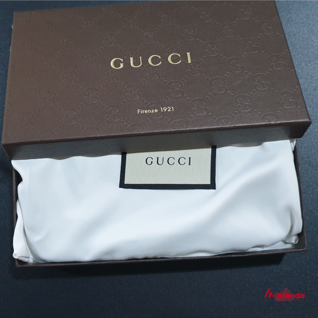 Gucci cartera con cremallera GG microguccíssima, en piel rosa.