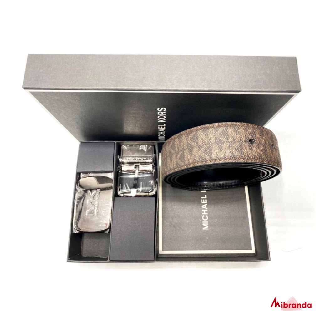 Cinturon reversible Michael Kors, en caja.