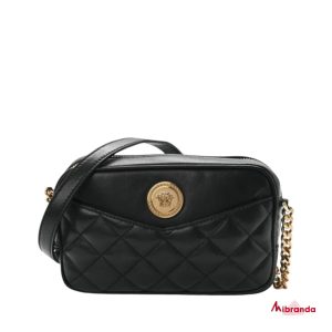 Bolso small camera bag, en piel acolchada negra, de Versace.