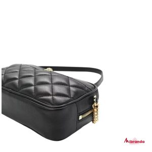 Bolso small camera bag, en piel acolchada negra, de Versace.