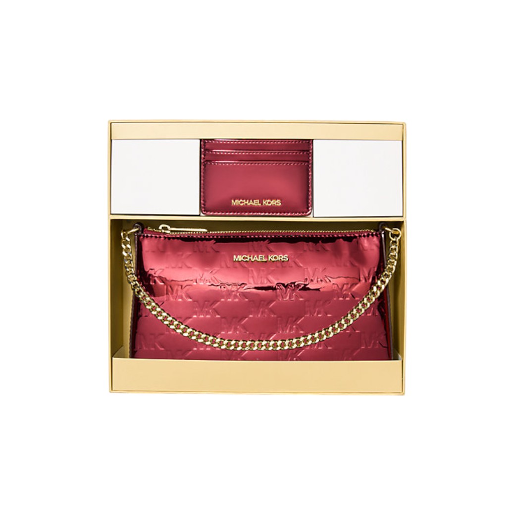 Set de regalo con bolso pouchette Jet Set en charol cherry con logotipo y tarjetero.